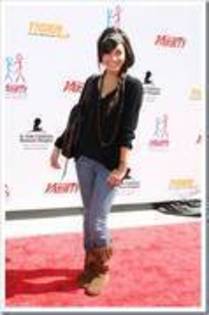 OXSAQUDHKRZPZCMPEOM - vanessa si ashley