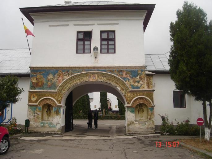 DSC03165 - Manastirea Dintr-un Lemn