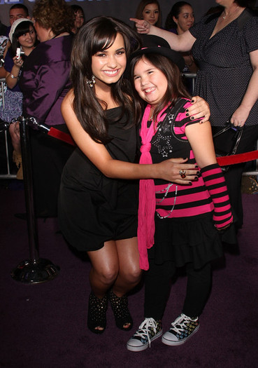 Walt+Disney+Pictures+Jonas+Brothers+3D+Concert+miefsqpilwTl - 0-Demi Lovato-0