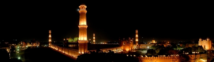 Lahore in Pakistan (panorama) - Islamic Architecture Around the World