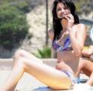 oche - Selena Gomez bikini