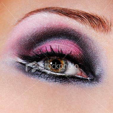 ist2_3145157_black_violet_make_up_of_eyes - machiaj ochi