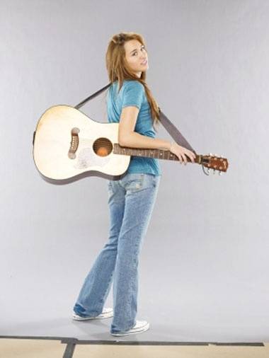 miley-cyrus_COM-hannahmontanathemovie-promos011