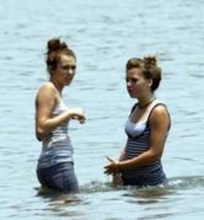 XPOOZHKAYNLPRCRCYGD - Miley-Malibu Beach - July 11  2008