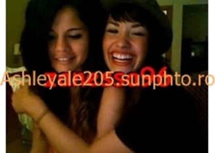 demi„s and selyyss - pozzeee fffff rareeeeeeeee