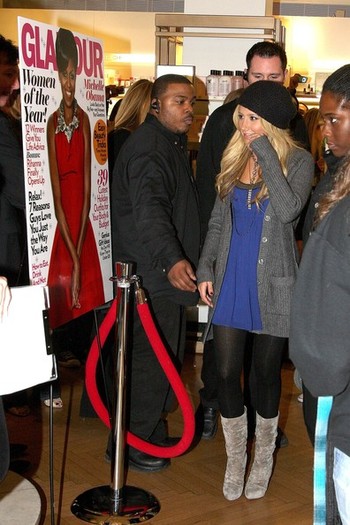 Ashley+Tisdale+speaks+during+event+Glamour+Tl1ZCErw49-l