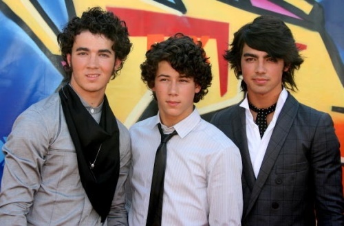 6444_6376_jonasbros