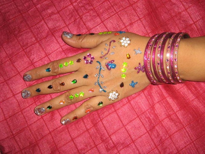 henna9 - Henna pe care o au indiencele pe maini si pe picioare cand se marita