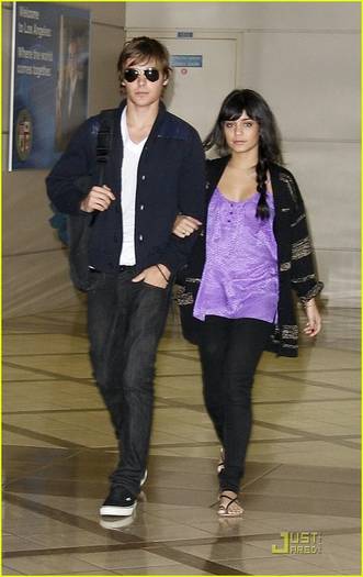 zacvanessareturnmexico0ag3 - vanessa and zac in mexic