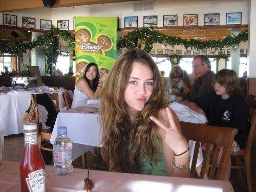 ABZKCXGXLCUWUZHEAPS - hannah montana