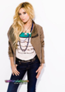 thumb_060 - ASHLEY TISDALE SEDINTA FOTO 22