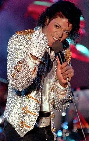 YWANILQISJAMAQKKUZI - Michael Jackson cantand sh dansand la concerte