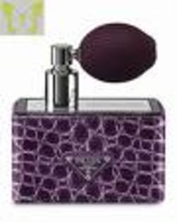 cel mai nou parfum aparut....Grown - banda desenata-o parte din viata lui miley