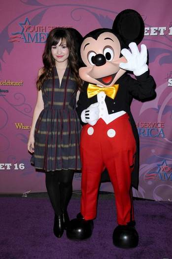 demilovato_net-3mileyssweet16-0017 - 0-Demi Lovato-0