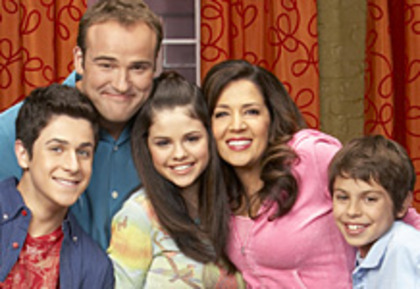 familia russo - magicieni din waverly place poze