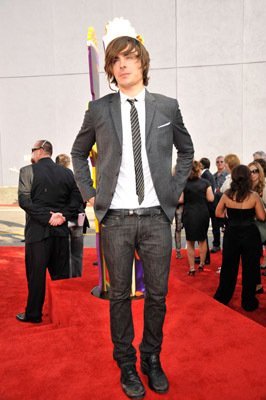 MV5BMjA4NTMwMTk2OF5BMl5BanBnXkFtZTcwMzk5OTA2Mg@@._V1._SX266_SY400_ - Vedete Americane