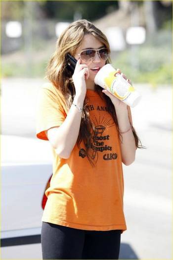 UESDXUFHSAHAZESLXVB - miley-hannah