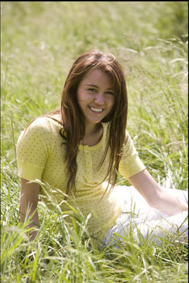 Miley Cyrus 22