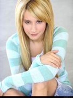 DLFYPMYZNRUFFPLRAWZ - ASHLEY TISDALE SEDINTA FOTO 5