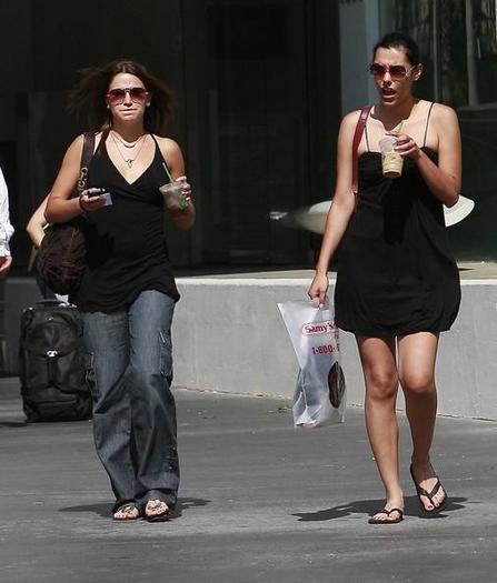 Nikki_Reed_1250879592_3 - Nikki Reed