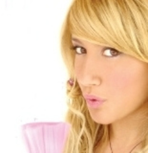 2220007957_ebd0428f8c - ashley tisdale poze destul de rare