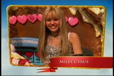 christmas%20day%20parade - aici sunt doar poze cu miley cyrus-hannah montana