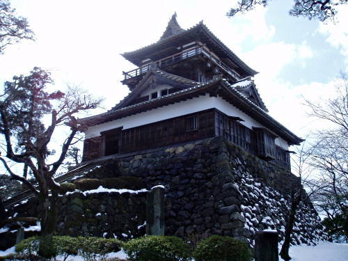maruoka-castle-japan-mist-castle[1] - Japonia