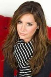 VAGTICAABNZXQLNYQQG - ASHLEY TISDALE SEDINTA FOTO 2