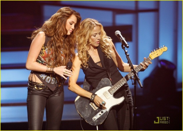 10rsro8 - Miley Cyrus Played Guitar With Paul McCartney