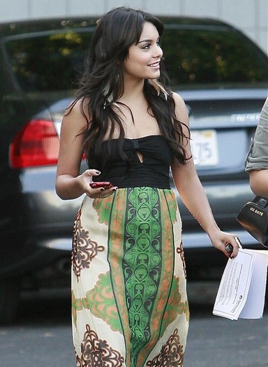 Vanessa+Hudgens+Out+Hollywood+83wLa6VSwaql