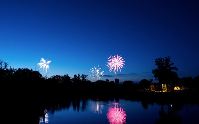 1957_fireworks_2560x1600