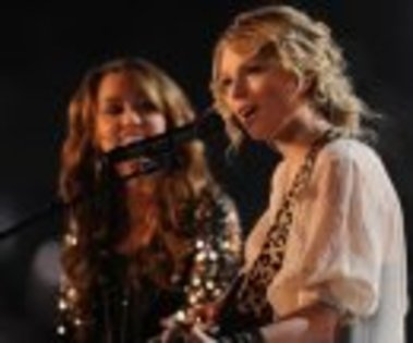 5800_1022809589375_1799294088_51588_2519089_s - AICI CLUB HANNAH MONTANA