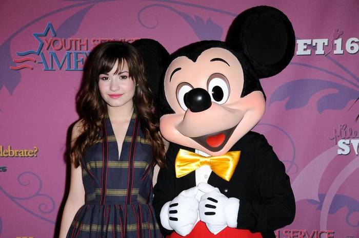 demilovato_net-3mileyssweet16-0013 - 0-Demi Lovato-0