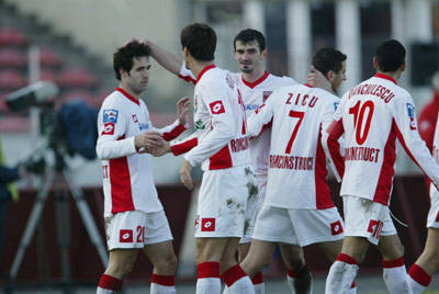 2003_12_3_15_59_1_Dinamo_Petrolul_cupa_7-0_[1] - DINAMO