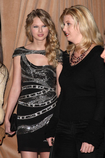 2009+GRAMMY+Salute+Industry+Icons+Arrivals+YAkJdWyRTphl