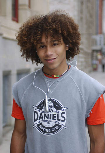 Corbin-Bleu-jump-in-01 - poze corbin bleu