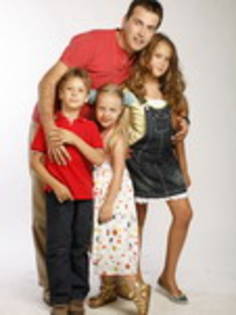 lili&ioan&jenifer&ionut113 - Actori din Ingerasii