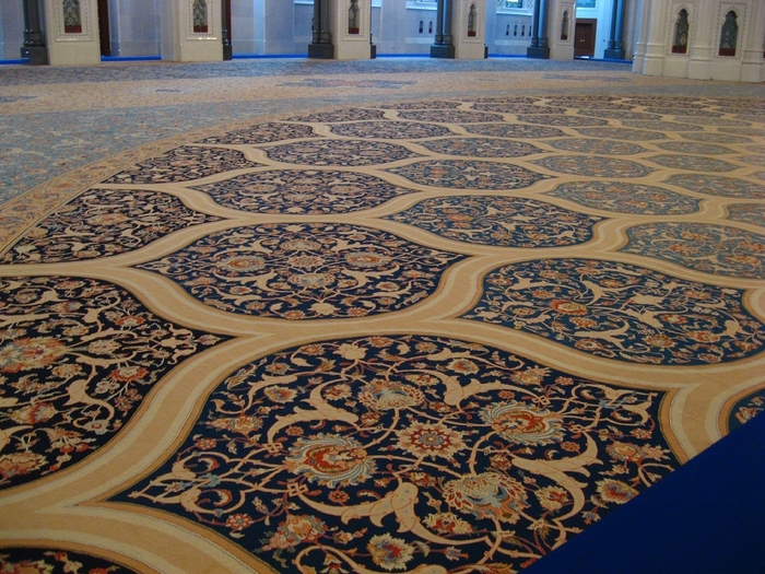 Sultan Qaboos Grand Mosque in Muscat -  Oman (carpet) - Islamic Architecture Around the World