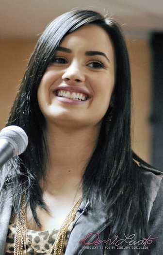 001 - Demi Lovato