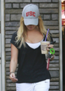 thumb_001 - ASHLEY TISDALE 27 OCTOMBRIE 2009