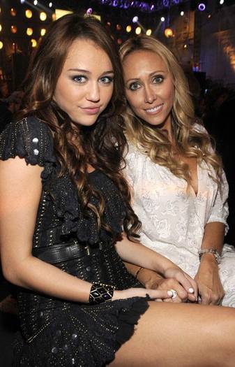 RMIEASCSXAKNDXPULIS - club miley si hannah montana