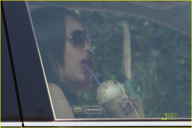 2u5q1qp - Miley Cyrus is Coffee Bean Cute