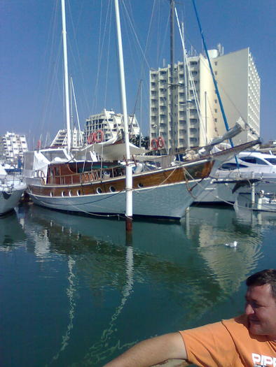 Ion cu ochii dupa frantuzoaice - ApiMondia