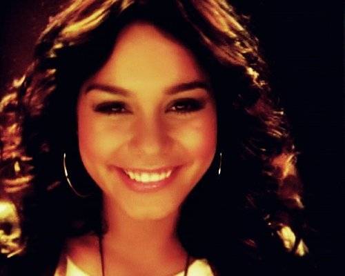  - Note Vanessa Hudgens