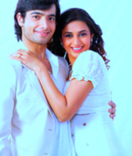 ZCYKCAKEJPXJKOACBQK - Sharad and Divyanka biografie