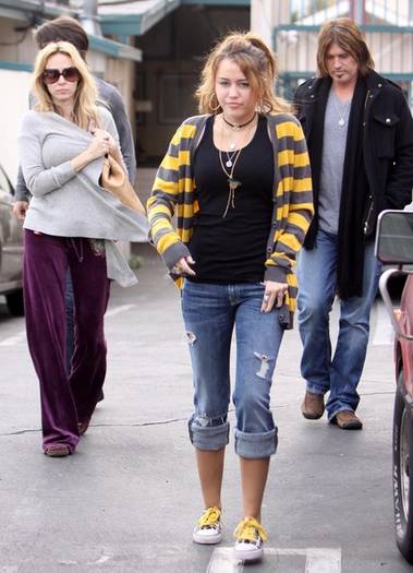 Miley+Cyrus+Family+Out+Lunch+8e424xUblEPl - miley cyrus