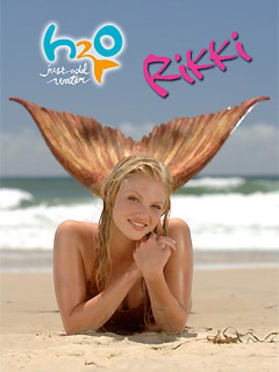 h2o_Rikki_sirena; Rikki
sirena pe plaja
