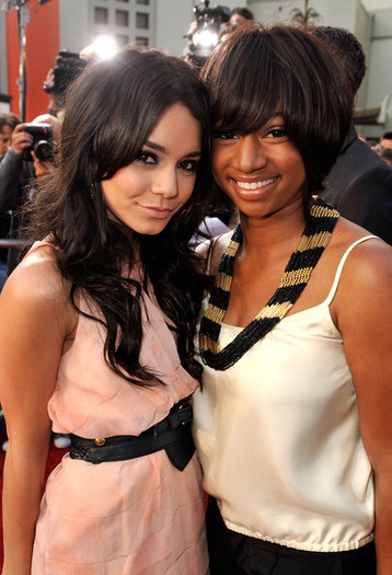 Premiere 17 again (28) - Vanessa Hudgens - 17 Again Premiere