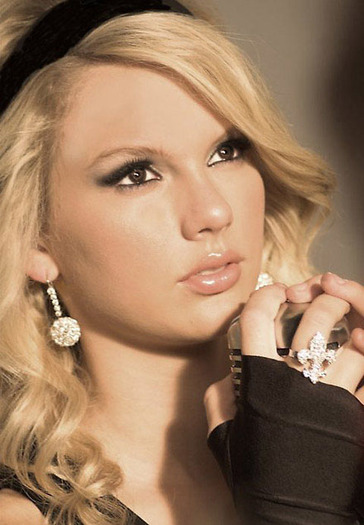 Taylor_Swift_with_Brown_Eyes_by_DolphinWriter