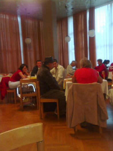 foamea loveste si pe patroni.